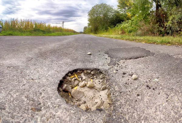 Dangerous Hole Road — Stock Photo, Image