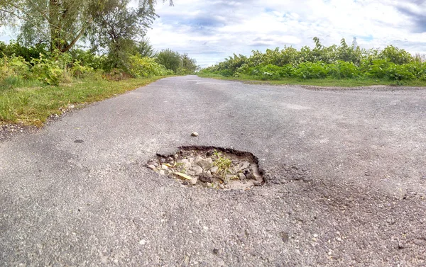 Dangerous Hole Road — Stock Photo, Image