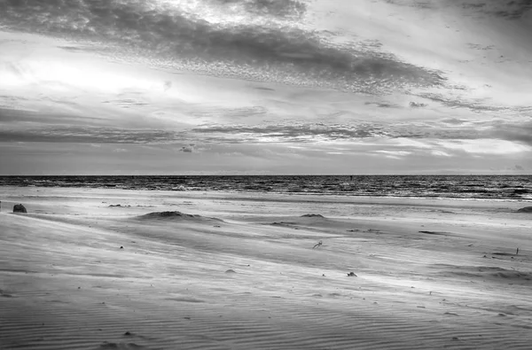 Morze Bałtyckie Piękny Zachód Słońca Plaży Słowińskim Parku Narodowym Pobliżu — Zdjęcie stockowe