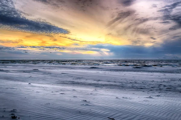Morze Bałtyckie Piękny Zachód Słońca Plaży Słowińskim Parku Narodowym Pobliżu — Zdjęcie stockowe