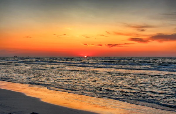 Baltische Zee Prachtige Zonsondergang Het Strand Slowinski National Park Buurt — Stockfoto