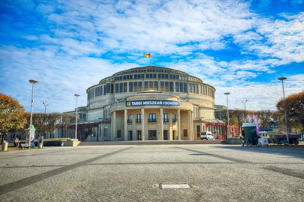 Wrocław Polska Października 2019 Hala Stulecia Wrocławiu Napis Hall Liście — Zdjęcie stockowe