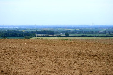 WROCLAW, POLAND - 28 Mayıs 2020: Wroclaw Panoraması, Trzebnica tepelerinden manzara (20 km düz bir çizgide).