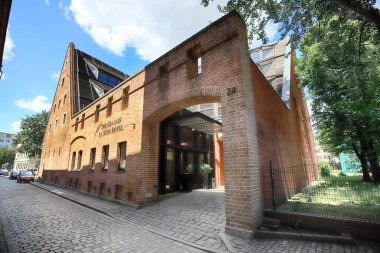 WROCLAW, POLAND - 23 Haziran 2020: The Granary - La Suite Hotel. 5 yıldızlı butik otel Wroclaw, Polonya, Avrupa 'nın merkezinde 16. yüzyıldan kalma bir tahıl ambarında bulunuyor..