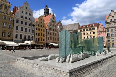 Wroclaw, POLAND - 23 Haziran 2020: Wroclaw Old Town. Avrupa 'nın en renkli pazar meydanlarından birine sahip bir şehir. Aşağı Silezya 'nın tarihi başkenti, Polonya, Avrupa.