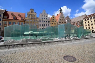 Wroclaw, POLAND - 23 Haziran 2020: Wroclaw Old Town. Avrupa 'nın en renkli pazar meydanlarından birine sahip bir şehir. Aşağı Silezya 'nın tarihi başkenti, Polonya, Avrupa.