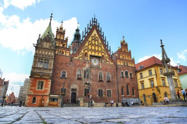 Wroclaw, POLAND - 23 Haziran 2020: Wroclaw Old Town. Avrupa 'nın en renkli pazar meydanlarından birine sahip bir şehir. Aşağı Silezya 'nın tarihi başkenti, Polonya, Avrupa.