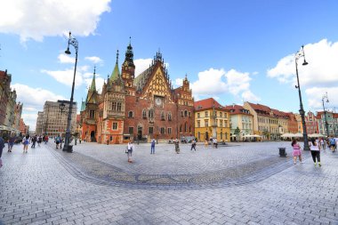 Wroclaw, POLAND - 23 Haziran 2020: Wroclaw Old Town. Avrupa 'nın en renkli pazar meydanlarından birine sahip bir şehir. Aşağı Silezya 'nın tarihi başkenti, Polonya, Avrupa.
