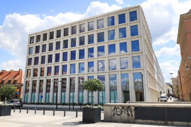 WROCLAW, POLAND - 23 Haziran 2020: Nowy Targ Meydanı (Yeni Pazar). Wroclaw 'daki üç tarihi pazar meydanından biri (Ana Pazar Meydanı ve Tuz Pazarı' ndan sonra), Wroclaw eski kasabası, Polonya, Avrupa.