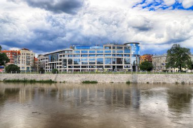 WROCLAW, POLAND - 23 Haziran 2020: Katedral Adası (Odra Nehri) yakınlarındaki Oder Nehri (Ostrow Tumski) şehrin en eski parçasıdır. Wroclaw Eski Şehir, Polonya, Avrupa.