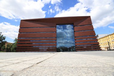 WROCLAW, POLAND - 23 Haziran 2020: Wroclaw 'daki Ulusal Müzik Forumu, 2015 yılında açıldı, çok işlevli sanat konser merkezinin durumunu işletir. Kurylowicz ve Ortakları tarafından tasarlandı..