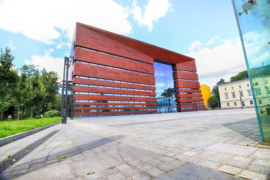 WROCLAW, POLAND - 23 Haziran 2020: Wroclaw 'daki Ulusal Müzik Forumu, 2015 yılında açıldı, çok işlevli sanat konser merkezinin durumunu işletir. Kurylowicz ve Ortakları tarafından tasarlandı..