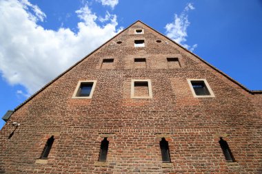 WROCLAW, POLAND - 23 Haziran 2020: The Granary - La Suite Hotel. 5 yıldızlı butik otel Wroclaw, Polonya, Avrupa 'nın merkezinde 16. yüzyıldan kalma bir tahıl ambarında bulunuyor..