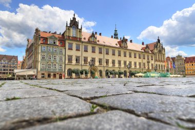 Wroclaw, POLAND - 23 Haziran 2020: Wroclaw Old Town. Avrupa 'nın en renkli pazar meydanlarından birine sahip bir şehir. Aşağı Silezya 'nın tarihi başkenti, Polonya, Avrupa.