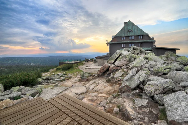 Berghütte Szrenica 1362 Über Dem Meeresspiegel Bei Sonnenuntergang Szklarska Poreba — Stockfoto