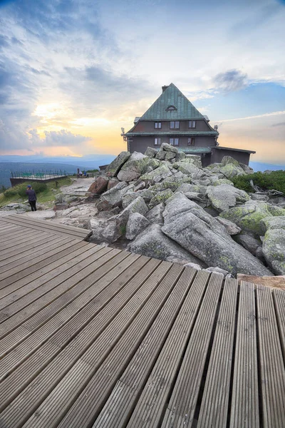 Berghütte Szrenica 1362 Über Dem Meeresspiegel Bei Sonnenuntergang Szklarska Poreba — Stockfoto