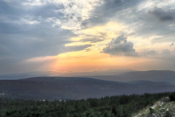 Dev Dağlar Üzerinde Gün Batımı Szrenica Dağ Sığınağındaki Gözlem Güvertesinden — Stok fotoğraf