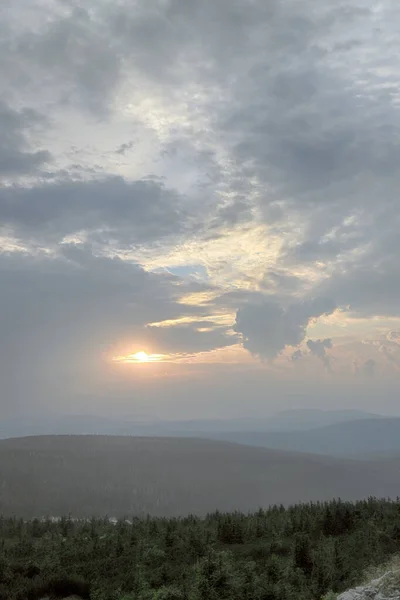Dev Dağlar Üzerinde Gün Batımı Szrenica Dağ Sığınağındaki Gözlem Güvertesinden — Stok fotoğraf