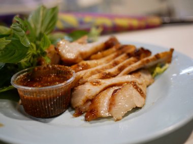 Domuz tabakta servis.