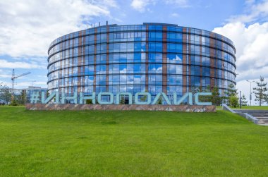 Innopolis, Rusya - 11 Haziran 2018: A. S. Popov Kazan ilçesinde adlı Teknopark. Yazıt yere büyük hashtag 