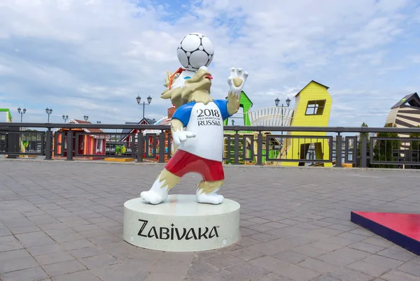 Kazan, Rusya - 12 Haziran 2018: Kurt Zabivaka Kremlin setin FIFA Dünya Kupası Rusya 2018 şampiyonasında resmi maskotu