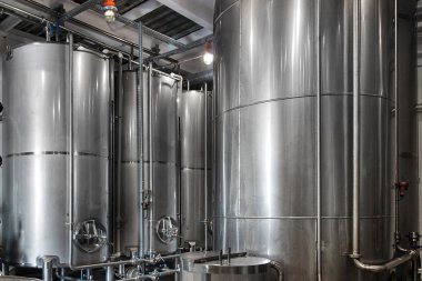 viski fabrika iç görünümü viski ve votka damıtma makinaları için