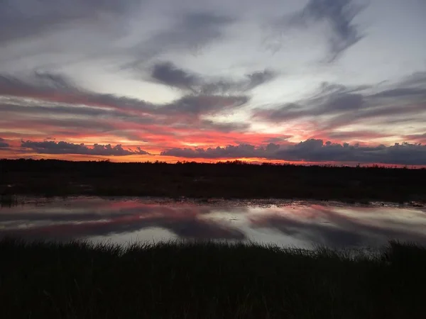 Reflexão Pôr Sol Pântano Rio — Fotografia de Stock