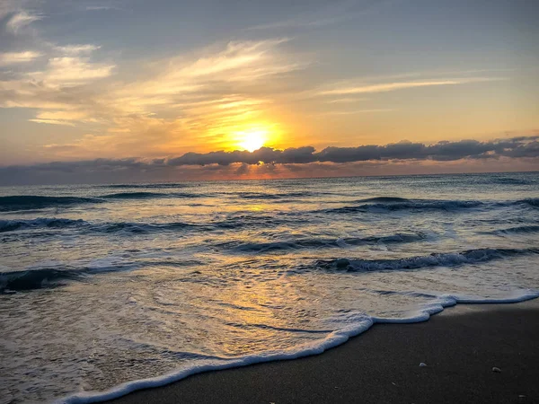 Великий Помаранчевий Сонце Сходить Океану Ранок — стокове фото