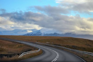 dağ ve göl Myvtan İzlanda '