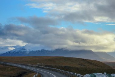 dağ ve göl Myvtan İzlanda '