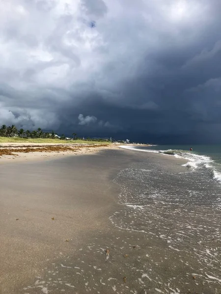 Storm Rolling Beach Dark Clouds Destruction — Stock Photo, Image