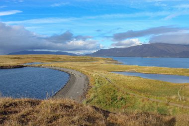 İzlanda'daki adada dar yol