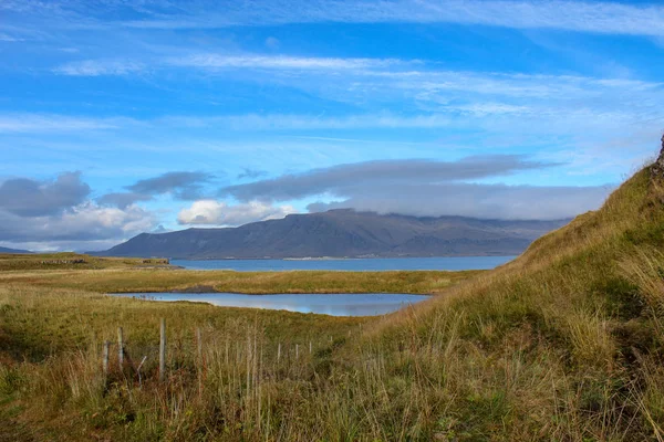 Πεζοπορία στα βουνά της iceland — Φωτογραφία Αρχείου