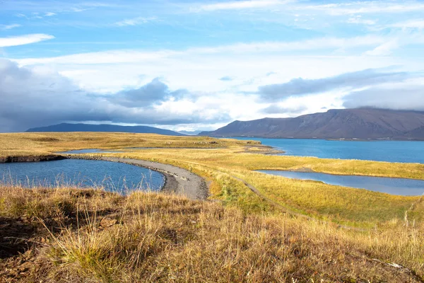 İzlanda dağlarında yürüyüş