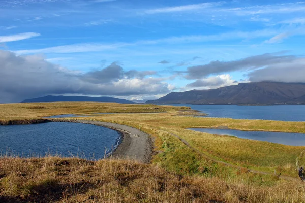 İzlanda dağlarında yürüyüş