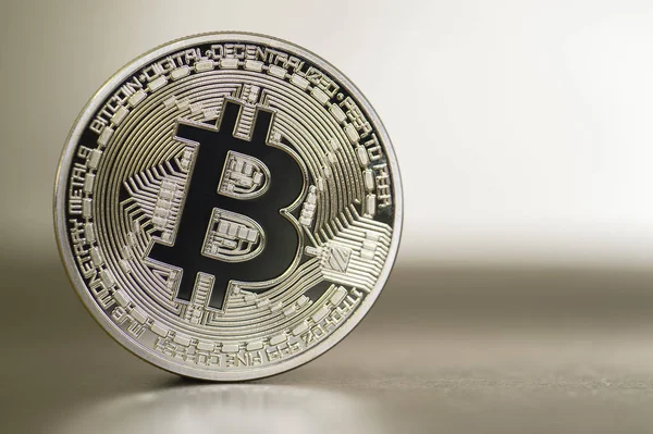 Dijital bitcoin bronz bir arka plan üzerinde. Arka plan.