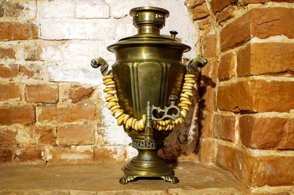 Samovar Cuivre Antique Présente Sous Forme Décorations Avec Des Produits — Photo