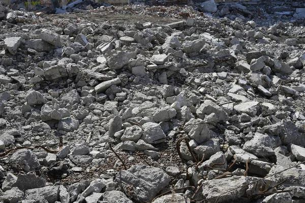 A textura na forma de pedras dispersas permanece de um edifício destruído. Contexto — Fotografia de Stock
