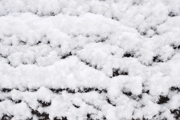 Vzdušná Textura Nadýchané Sněhu Leží Dřevěné Lavici Pozadí — Stock fotografie