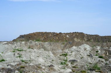 Manzara madencilik faaliyetleri sonra çöl. Overburden dökümü çukur nedeniyle ormanları imha.