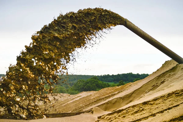 Průmyslová Těžba Písku Pro Stavebnictví Písku Wabrasives Potrubí Vodou Pod — Stock fotografie