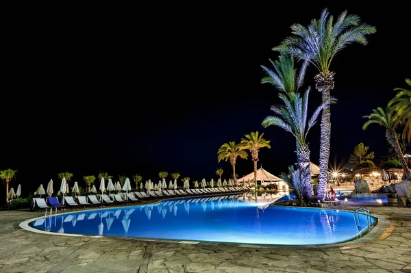 Vista Nocturna Piscina Palmeras Tumbonas Cafés Del Complejo Coral Beach — Foto de Stock