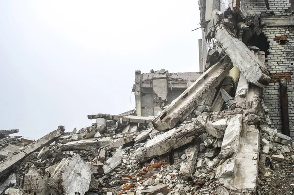 Huge Pile Gray Concrete Debris Piles Stones Destroyed Building Impact — Stock Photo, Image