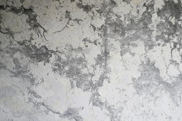 Una pared de hormigón gris con un gradiente de iluminación vertical intercalado con yeso blanco y pintura. Contexto — Foto de Stock