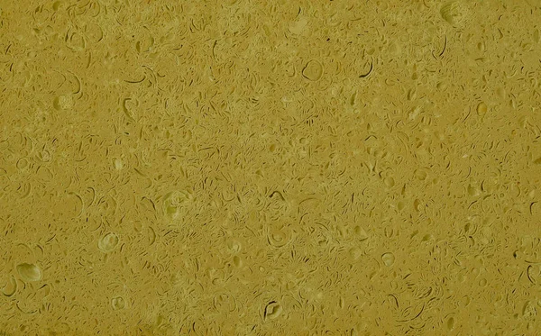 Textura orgânica de pedra natural com impressões de conchas do mar silenciado tom amarelo-rosa com um tom esverdeado cinza. Contexto — Fotografia de Stock