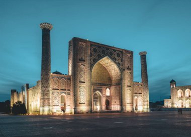 Geceleri Registan Meydanı Semerkand Özbekistan'görünümüne