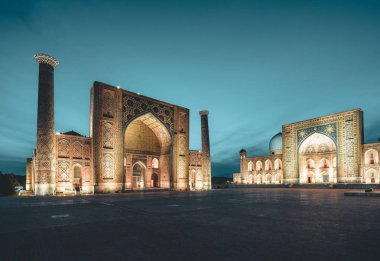 Geceleri Registan Meydanı Semerkand Özbekistan'görünümüne
