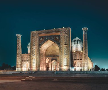 Geceleri Registan Meydanı Semerkand Özbekistan'görünümüne