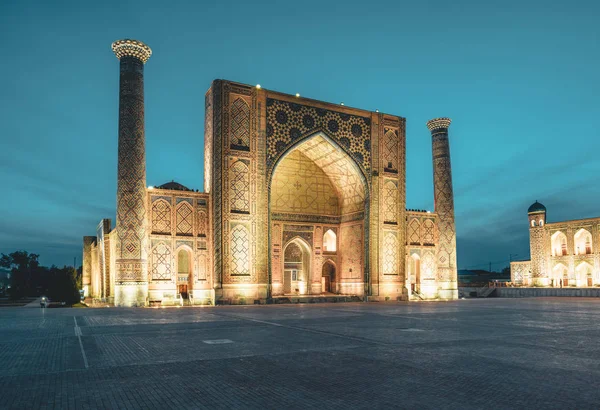사마르칸트 우즈베키스탄에서 밤 Registan 광장 보기 — 스톡 사진