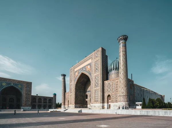 Mirek Dor madrasa na náměstí Registan, Samarkand, Uzbekistán — Stock fotografie